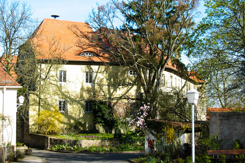 Alter Schwanbergweg - Schloss Eingang